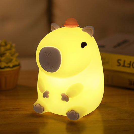 Squishy Silikon Capybara mit Hut LED Nachtlicht - perfektes Geschenk für Kinder und Mädchen